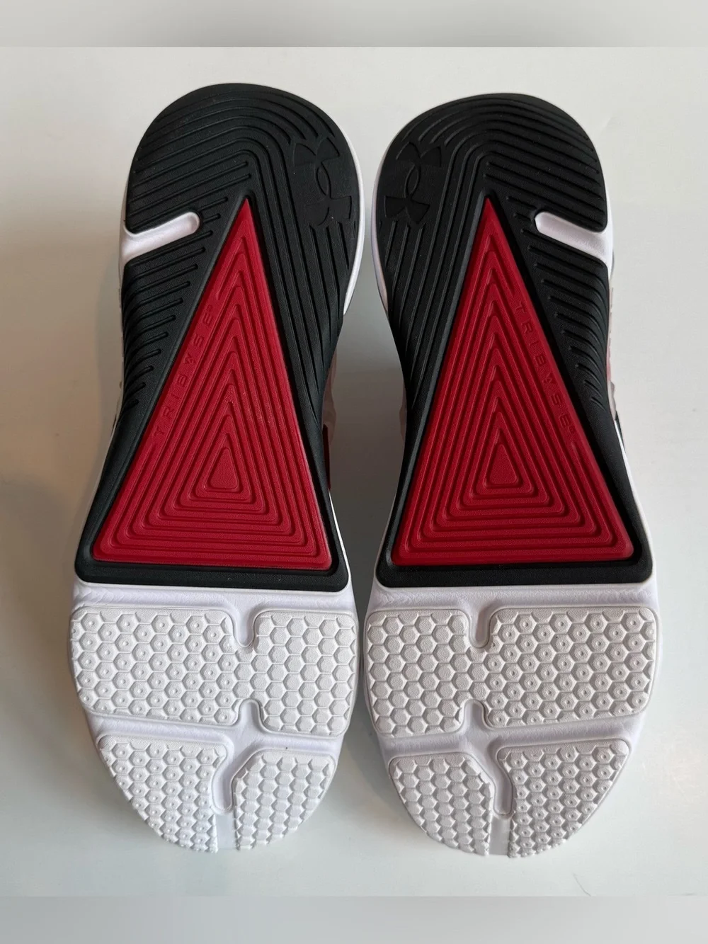 Wisconsin Badgers Under Armour Men’s 14 Team HOVR Apex 3 Shoes White Red Black